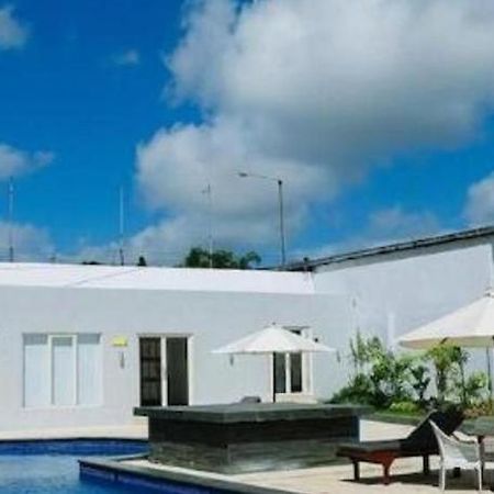 Front One Hotel Pamekasan Madura Exterior photo
